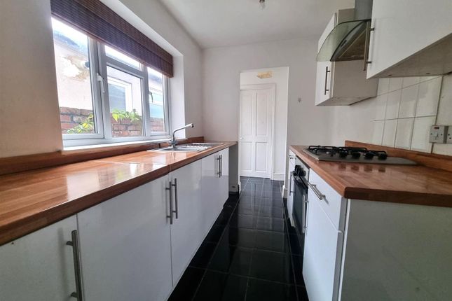 4 bedroom end of terrace house for sale