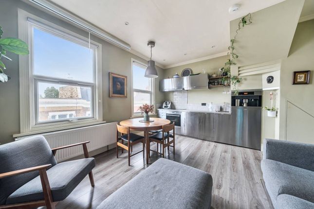 Trinity Road, Tooting Bec, London, SW17 2 bed flat for sale