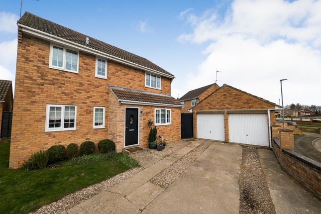 Home Close, Corby NN18 4 bed detached house for sale