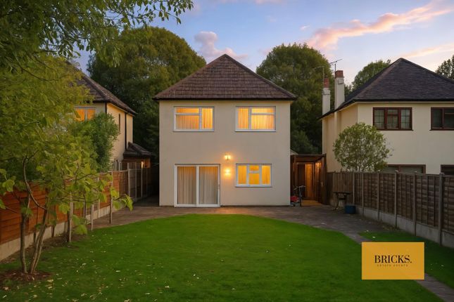 Avenue Road, Romford RM3 5 bed detached house for sale