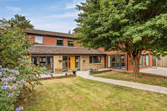 4 bed detached house