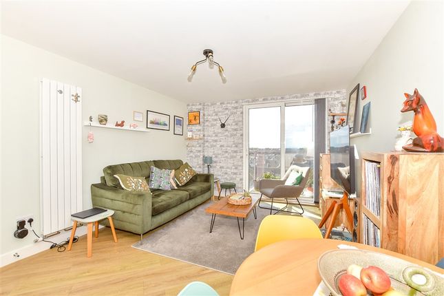 Goldsmith Avenue, Southsea, Hampshire 2 bed apartment for sale
