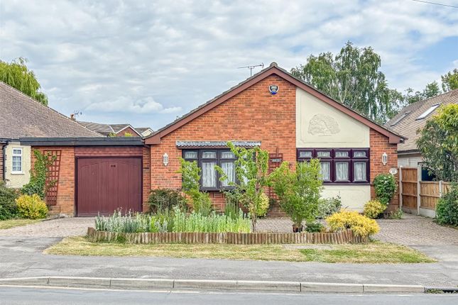 Plumberow Avenue, Hockley SS5 3 bed detached bungalow for sale