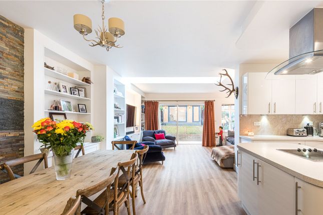 Swinburne Road, London, SW15 3 bed end of terrace house for sale