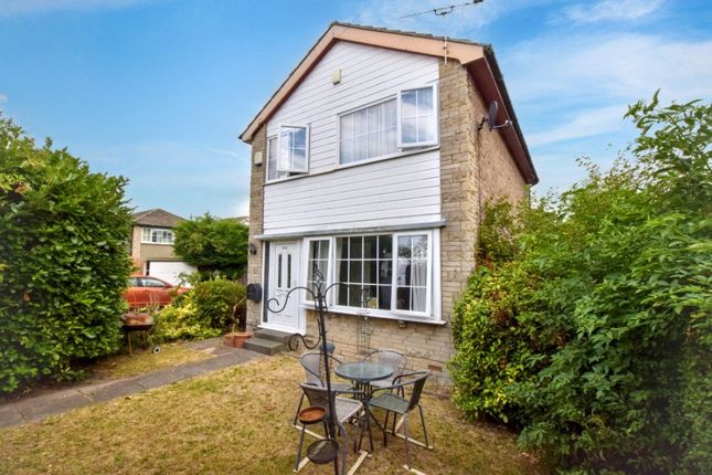 Stonebridge Grove, Leeds, West Yorkshire 3 bed detached house for sale