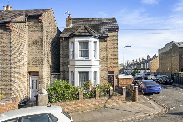 York Avenue, Hanwell, W7 3 bed detached house for sale