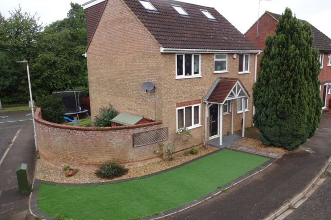 Harveys Hill, Luton, Bedfordshire, LU2 5 bed detached house for sale