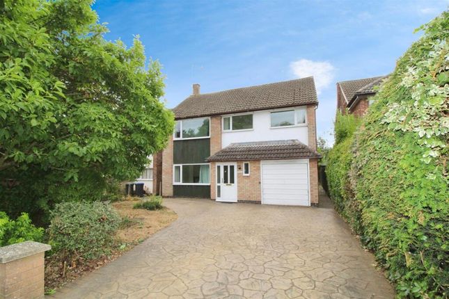 4 bed detached house