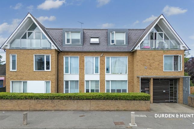 Valley Hill, Loughton, IG10 1 bed apartment for sale