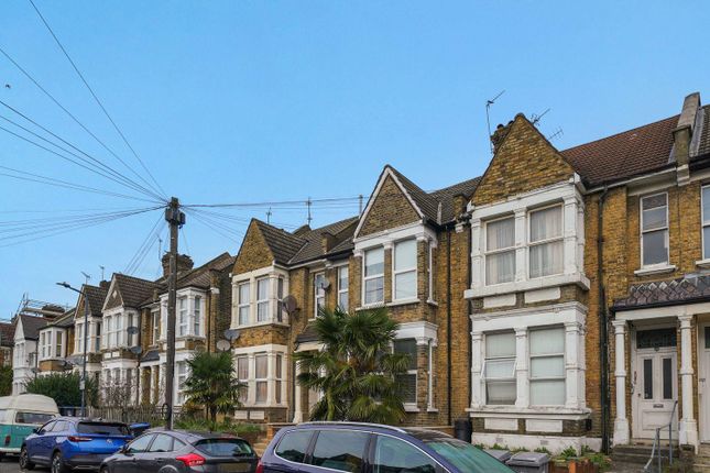 Minet Avenue, Harlesden, NW10 3 bed apartment for sale