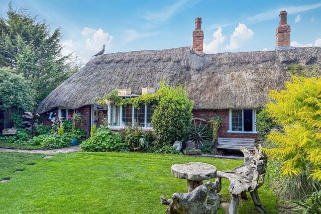 Sallys Lane, Southport PR9 2 bed cottage for sale