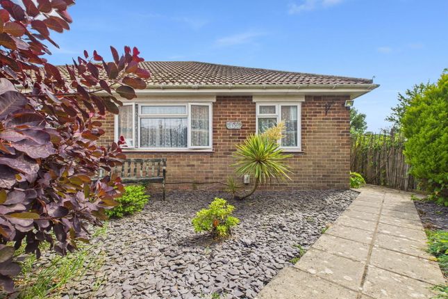 Tristram Close, Sompting, BN15 0BQ 2 bed semi