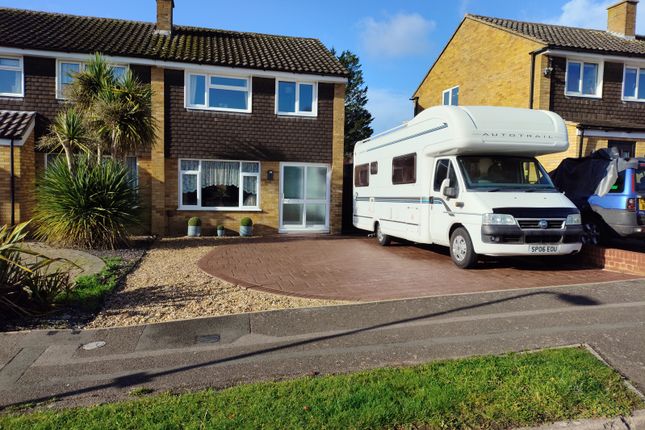 9 Milton Drive, Newport Pagnell, MK16 3 bed semi