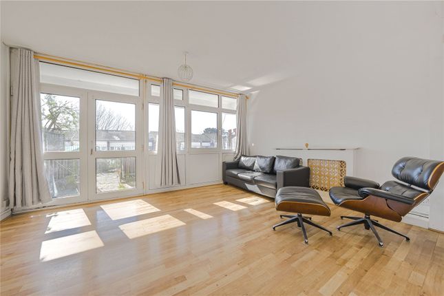 Timsbury Walk, Roehampton, SW15 3 bed apartment for sale