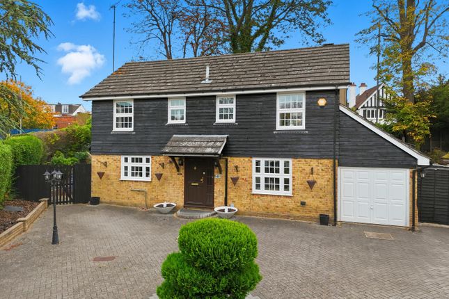 Fairlands Avenue, Buckhurst Hill IG9 3 bed detached house for sale