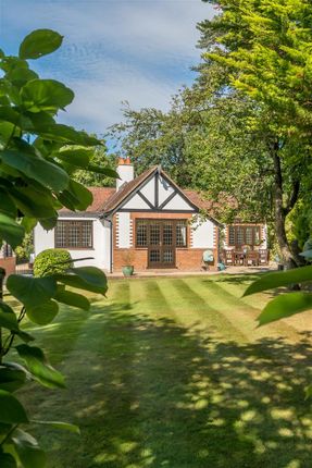 Norrels Drive East Horsley 4 bed detached house for sale