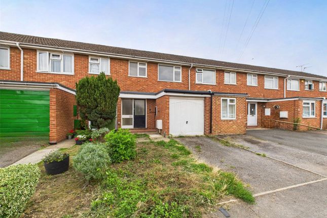 Stanwick Drive, Cheltenham... 3 bed semi
