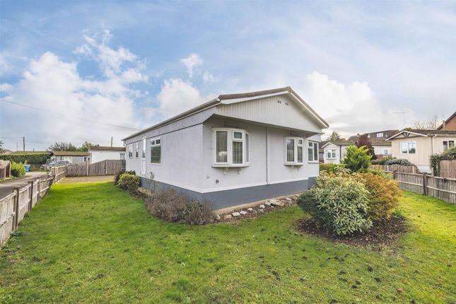 Heywood Gardens, Maidenhead 3 bed park home for sale