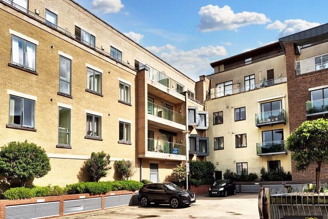 FAIRFIELD, FIVE DRAY HORSE YARD... 2 bed apartment for sale