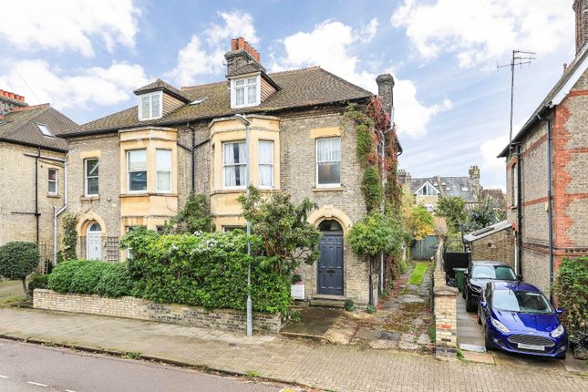 6 bedroom semi-detached house for sale