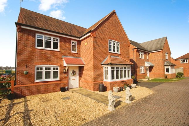 Crosbie Grove, Kidderminster DY11 5 bed detached house for sale