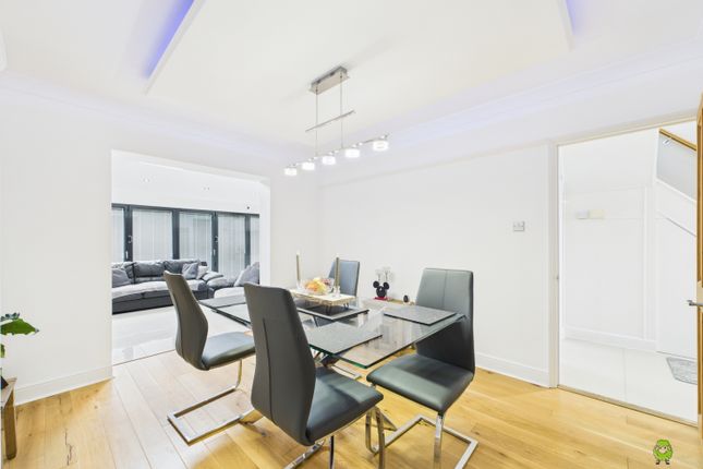 Cumberland Drive, Bexleyheath, Kent, DA7 4 bed semi