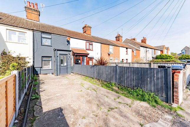 Clapham Road North, Lowestoft 2 bed terraced house for sale