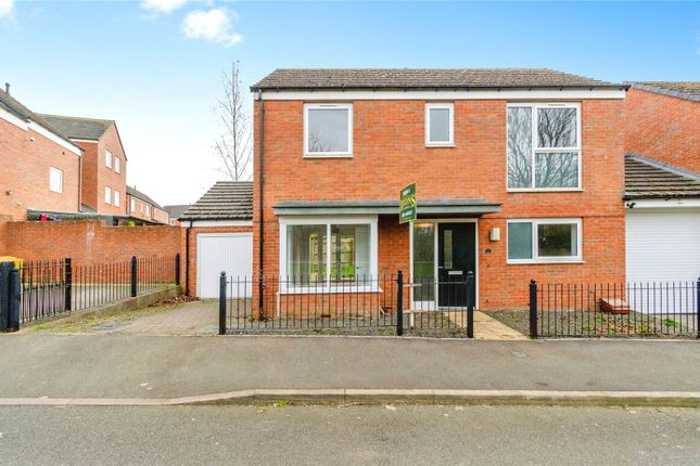 3 bedroom link detached house for sale