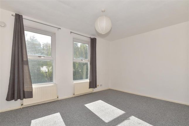 Richmond Road, Gillingham, Kent 2 bed ground floor flat for sale