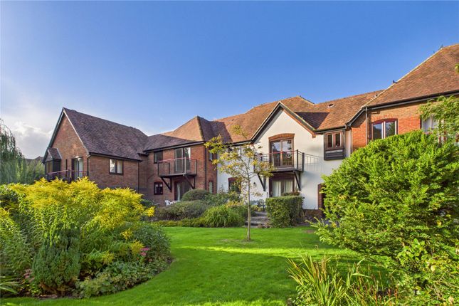 Swan Court, Newbury, Berkshire, RG14 2 bed maisonette for sale