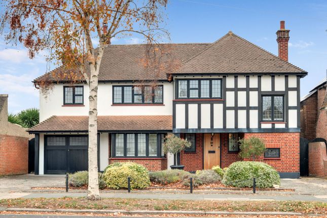 The Broadway, Thorpe Bay SS1 4 bed detached house for sale