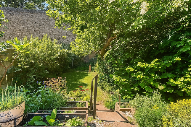 Crow Lane, Rochester 4 bed terraced house for sale