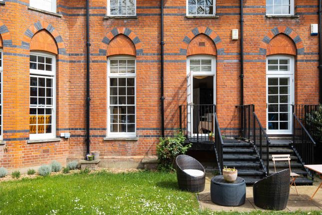 Victory Road, Wanstead, London, E11 2 bed mews for sale