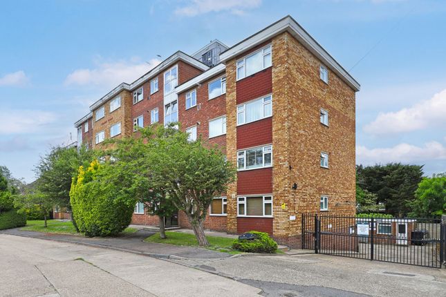 Durham Avenue, Woodford Green, IG8 2 bed apartment for sale