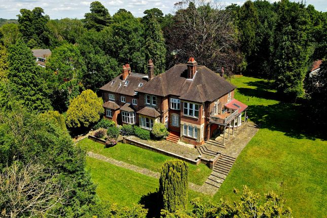 Torwood Lane, Whyteleafe, CR3 3 bed apartment for sale