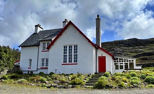 4 bed detached house