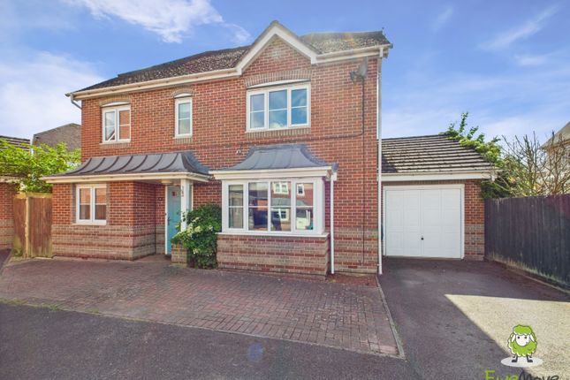 WILTSHIRE CRESCENT, BASINGSTOKE... 4 bed detached house for sale