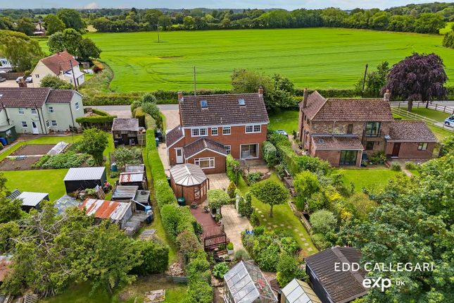 Whatfield Road, Ipswich IP7 4 bed detached house for sale