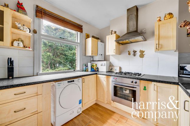 Sandringham Road, NW2 2 bed flat for sale