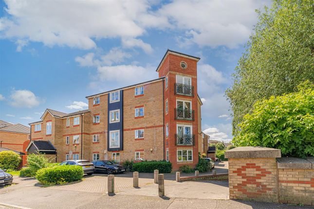 Martini Drive, Enfield 2 bed flat for sale