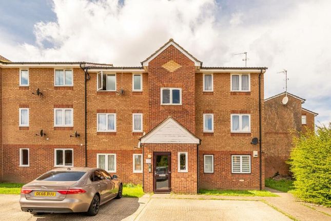 Express Drive, Ilford, IG3 1 bed flat for sale