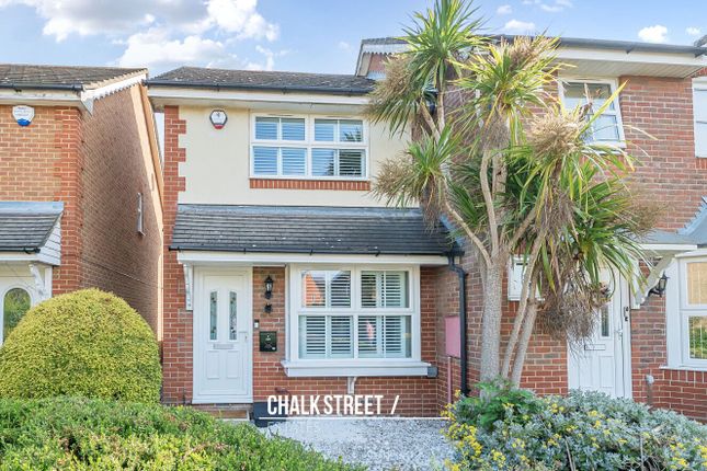 Ward Gardens, Harold Wood, RM3 2 bed semi