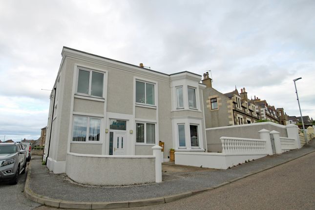5 bed detached house