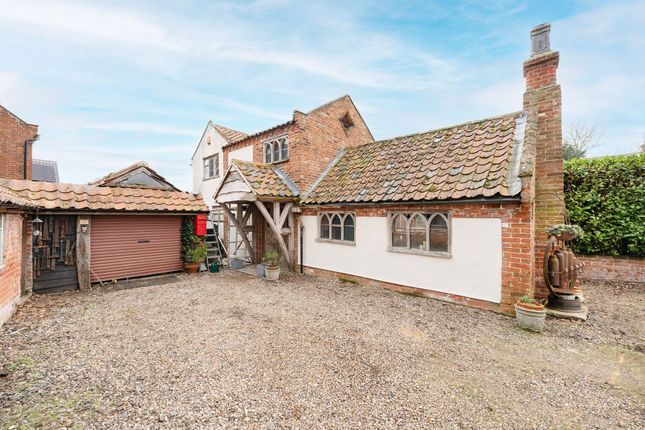 Toad Row, Henstead 3 bed cottage for sale