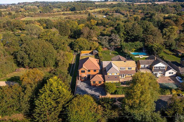 Hullbridge Road, Rayleigh, SS6 5 bed detached house for sale