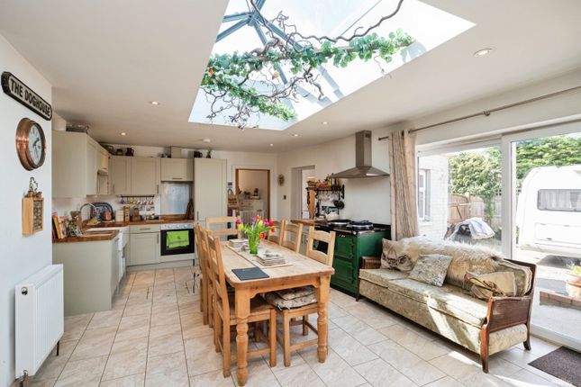 6 bedroom semi-detached house for sale