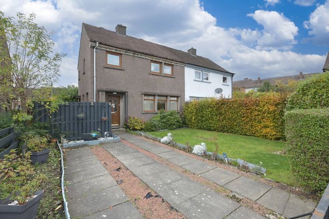 9 Sighthill Neuk, Edinburgh, EH11 4NZ 3 bed semi