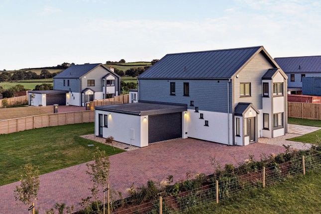 Morchard Road, Crediton, Devon 4 bed detached house for sale