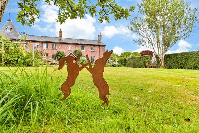 5 bed detached house