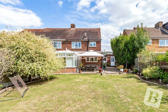 Wingletye Lane, Hornchurch, RM11 3 bed semi